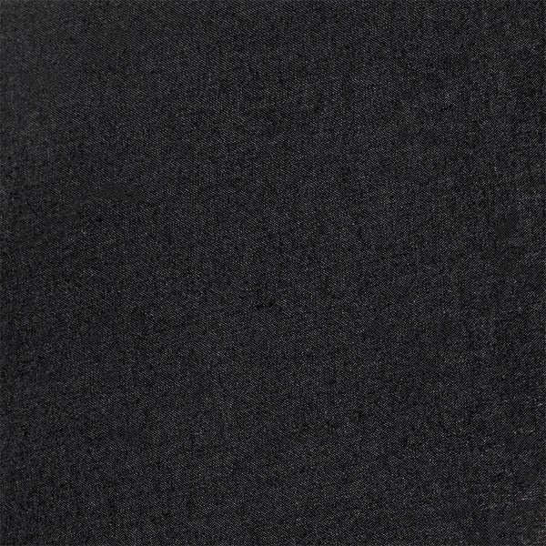 Schwarzes Textilgewebe mit feiner Webstruktur.