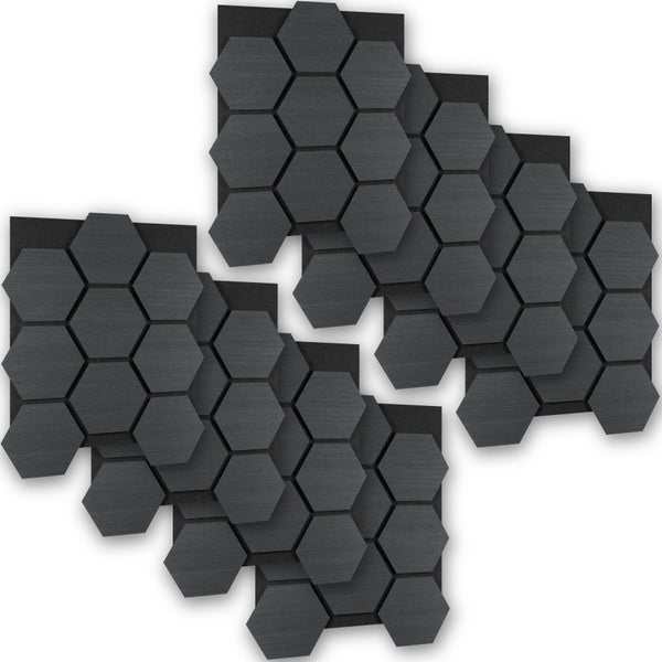 Sechseckige Akustikpaneele zur Wandmontage auf quadratischen Trägerplatten.