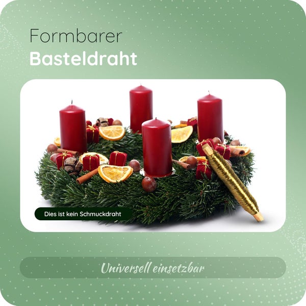 Goldfarbener Basteldraht an einem dekorierten Adventskranz mit roten Kerzen, Zimtstangen und getrockneten Orangenscheiben.
