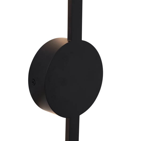 Detail einer runden, schwarzen Wandleuchte.