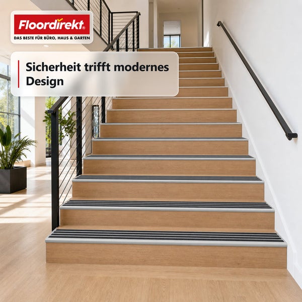 Moderne Innentreppe mit rutschfesten Treppenkantenprofilen in Holzoptik mit Floordirekt Logo.