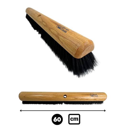 Kehrbesen mit Holzstiel und schwarzen Borsten, 60 cm breit