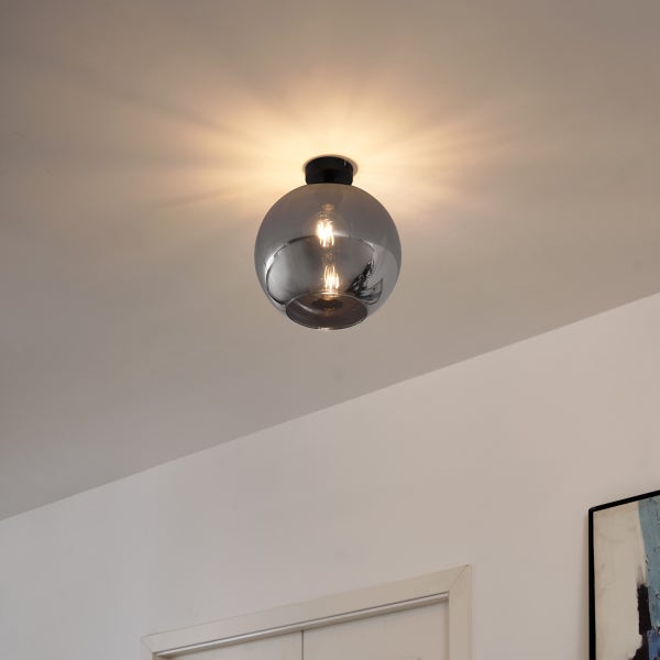 Deckenleuchte mit runder, verspiegelter Glasabdeckung