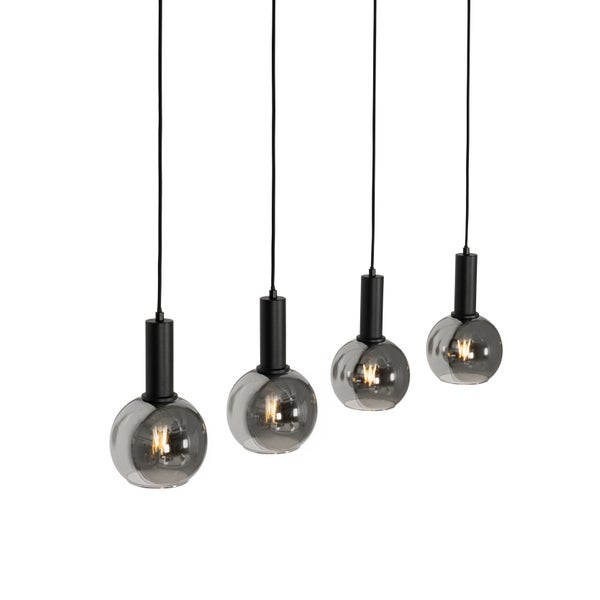 Hängelampe mit vier rauchfarbenen Glaskugeln und schwarzer Aufhängung.