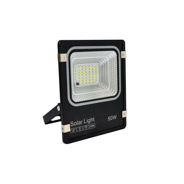 Schwarzer 50-Watt-Solarstrahler mit LED-Leuchten und Schutzart IP66.