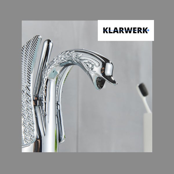 Waschtischarmatur in Schwanenform mit verzierten Flügeln und Klarwerk Logo