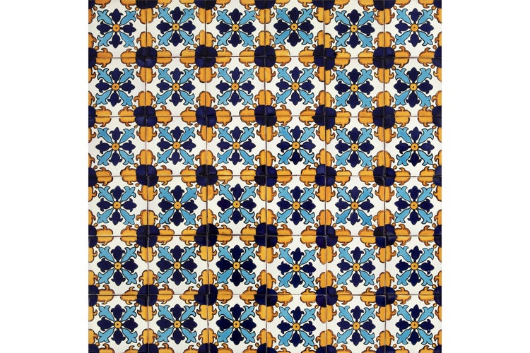 Fliesen mit floralem Muster für Wand und Boden