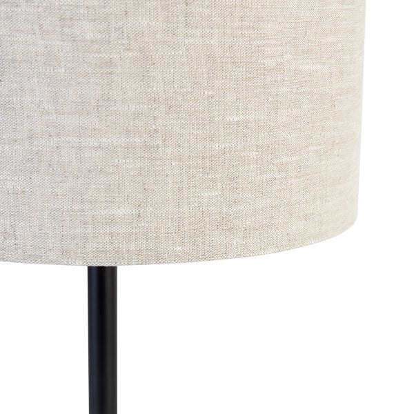 Detail einer Stehlampe mit Stoffschirm