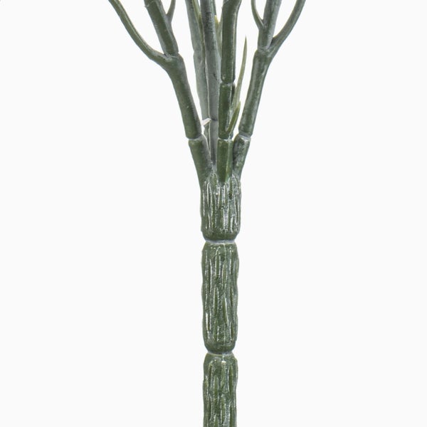 Künstliche Geigenfeige Ficus lyrata im schwarzen Kunststofftopf mit großen grünen Blättern.