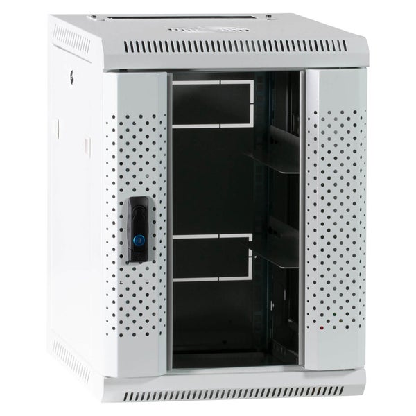 Offener Serverschrank zur Netzwerkinstallation