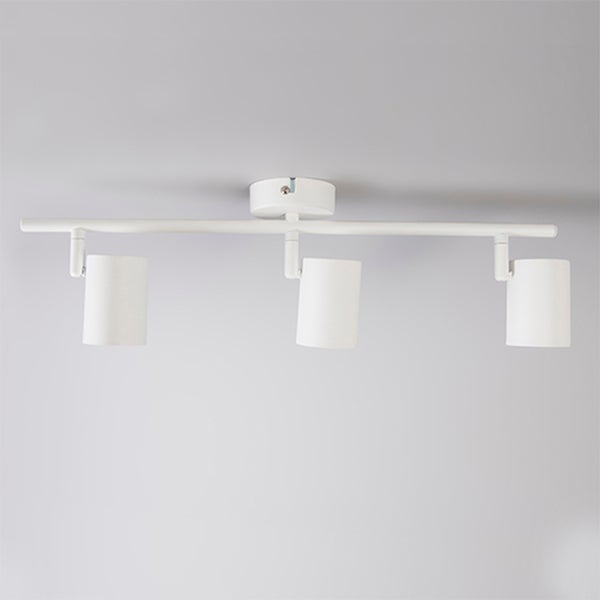 Deckenleuchte mit drei Strahlern