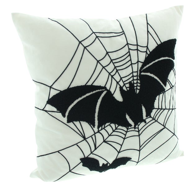 Dekokissen mit Fledermaus und Spinnennetz Muster
