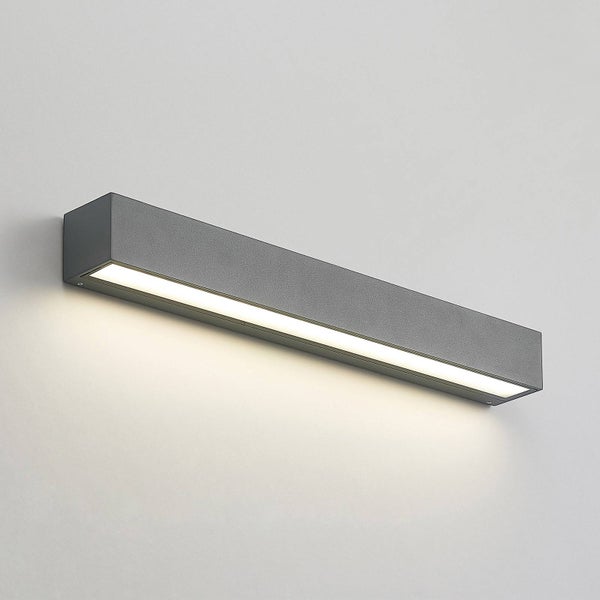 Moderne, rechteckige LED-Wandleuchte in Dunkelgrau mit nach unten gerichtetem Lichtaustritt.