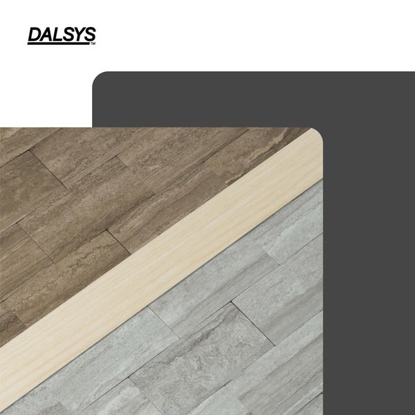 Dalsys Logo. Ein Übergangsprofil verbindet zwei verschiedene Bodenbeläge in Steinoptik für einen sauberen Bodenabschluss.