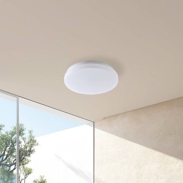 Lindby LED Deckenleuchten Kirkola mit Bewegungsmelder (spritzwassergeschützt in Weiß (1 flammig, ) - Außenleuchte für Garten Terasse Balkon & Haus Deckenleuchte