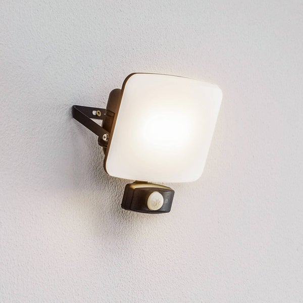 PRIOS LED Wandleuchte außen Paityn mit Bewegungsmelder (spritzwassergeschützt (Modern) in Schwarz aus Aluminium (1 flammig, ) - Wandlampe für Außenwand/Hauswand Haus Terrasse und Balkon