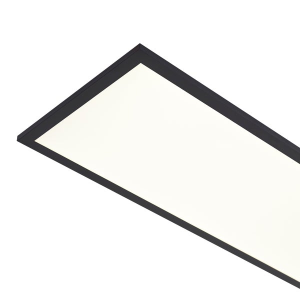 Flaches, rechteckiges LED Panel mit schwarzem Rahmen für die Deckenmontage.