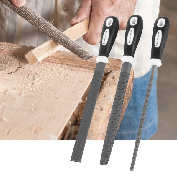 Set Holzfeilen von Stahlwerk im Einsatz