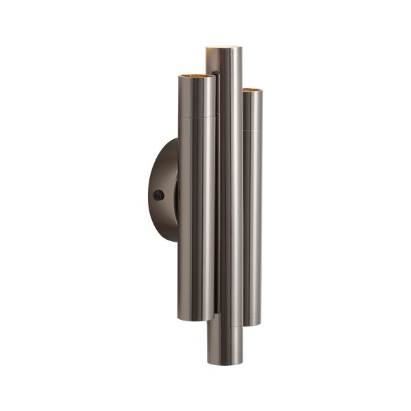Moderne Wandleuchte in Röhrenform aus Metall für stimmungsvolle Akzentbeleuchtung im Innenbereich.