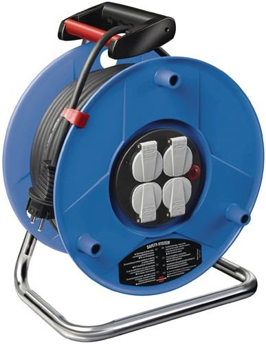 Blaue Kabeltrommel mit vier Steckdosen