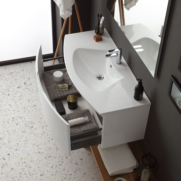 Waschtischunterschrank mit offenem Schubfach im Badezimmer