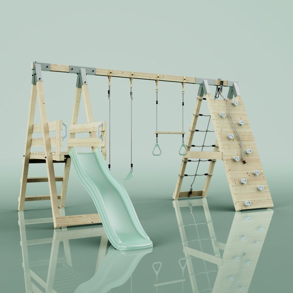 Klettergerüst aus Holz mit minzgrüner Wellenrutsche, Schaukel, Turnringen, Kletternetz und Kletterwand mit Griffen.