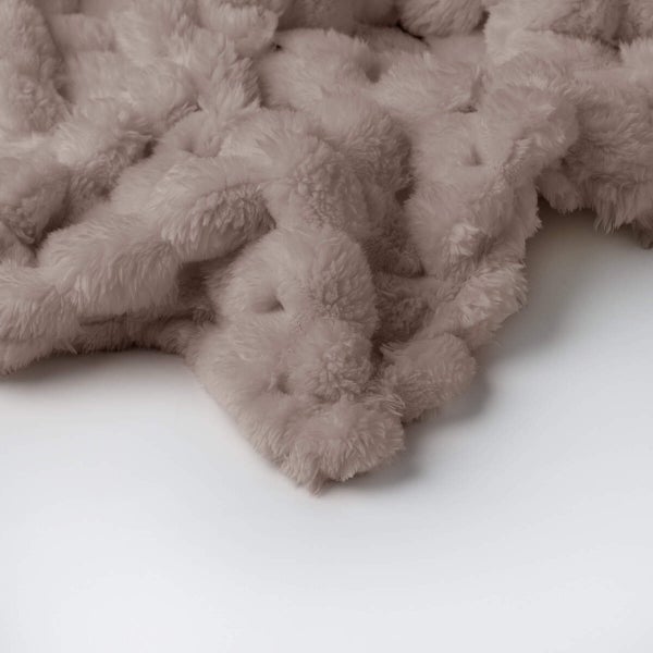Flauschige Tagesdecke mit Zopfmuster