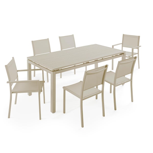 Stapelbarer Gartenstuhl aus Aluminium mit Textilene-Gewebe in Beige.