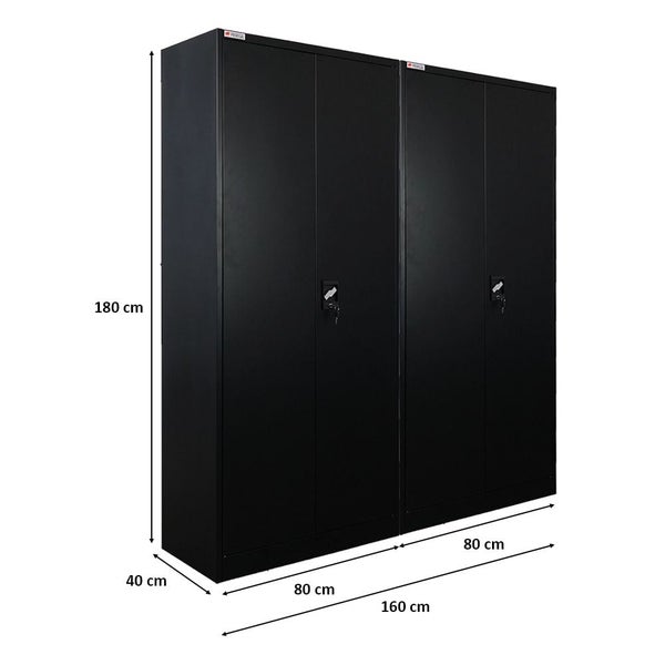 Zwei schwarze Flügeltürenschränke mit den Maßen 180 cm Höhe, 40 cm Tiefe und 80 cm Breite.