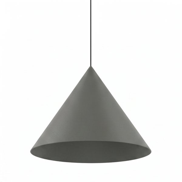 Kegelförmige Hängeleuchte mit minimalistischem Design für moderne Innenräume.