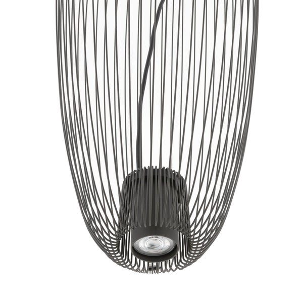 Moderne Pendelleuchte mit einem Schirm aus feinem Metalldrahtgeflecht und integriertem LED Leuchtmittel an der Unterseite.