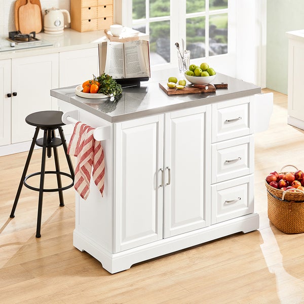 Kücheninsel mit Edelstahlplatte, Schrank, Schubladen und Barhocker in einer hellen Küche.