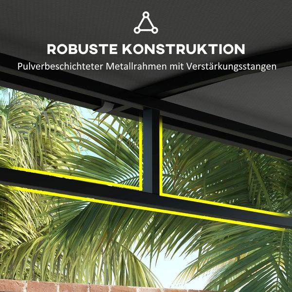 Dekorative Anordnung mit Weihnachtsstern, Christbaumkugeln, Reh und Zierzweigen auf Holzgrund