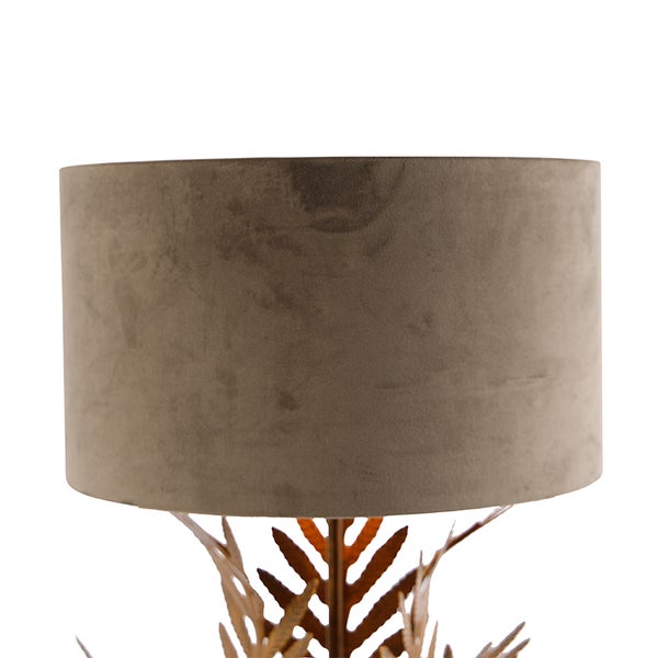 Dekorative Tischleuchte mit Stoffschirm und Metallfuß im Blätterdesign
