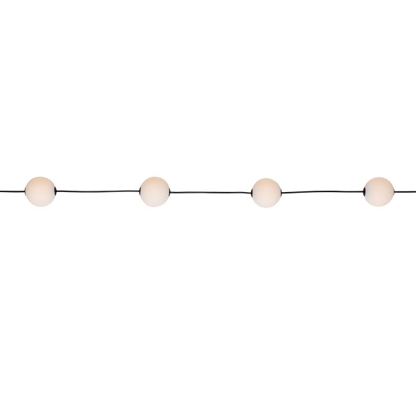 Lichterkette mit vier runden Leuchtkugeln an einem schwarzen Kabel.
