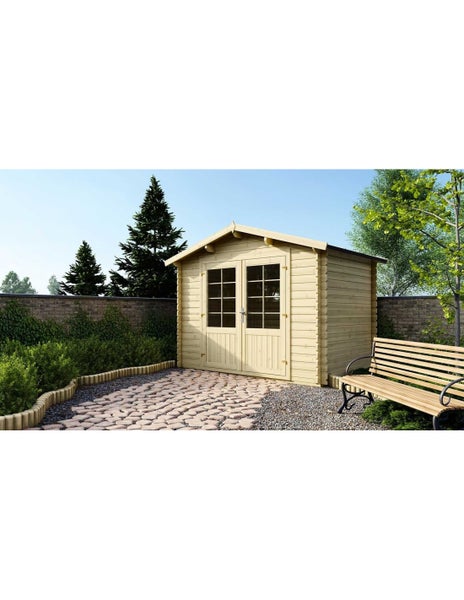 Gartenhaus aus Holz mit Satteldach und einer Doppeltür mit Fenstersprossen, aufgestellt in einem Garten mit Sitzbank und Steinweg.