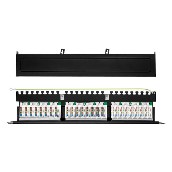 24-Port Patchpanel für die Netzwerkinstallation mit Metallgehäuse und Erdungskabel.