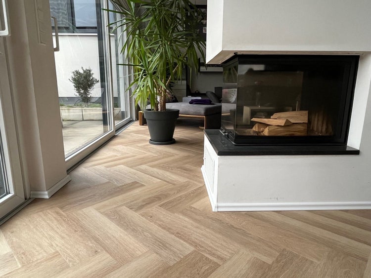 1.752 m² Premium Vinylboden Fischgrät Design 2074H PRENZLAU EICHE Boden mit Trittschalldämmung 592 x 148 x 5,5 mm