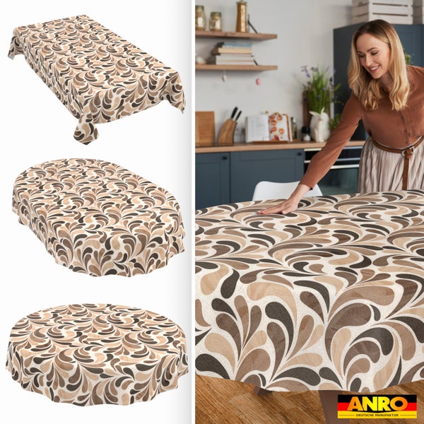 Tischdecke mit beige-braunem Tropfenmuster in rechteckig, oval und rund, Szene in einer hellen Küche mit einer Frau, ANRO Deutsche Manufaktur Logo.