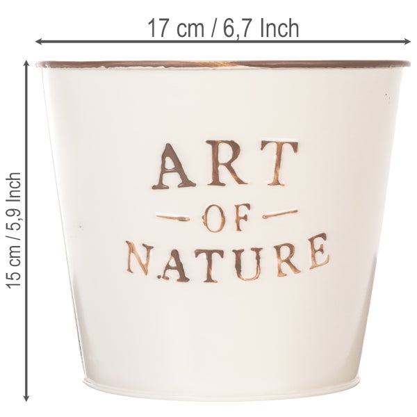 Cremefarbener Blumentopf aus Metall mit Aufschrift Art of Nature, Durchmesser 17 Zentimeter, Höhe 15 Zentimeter.