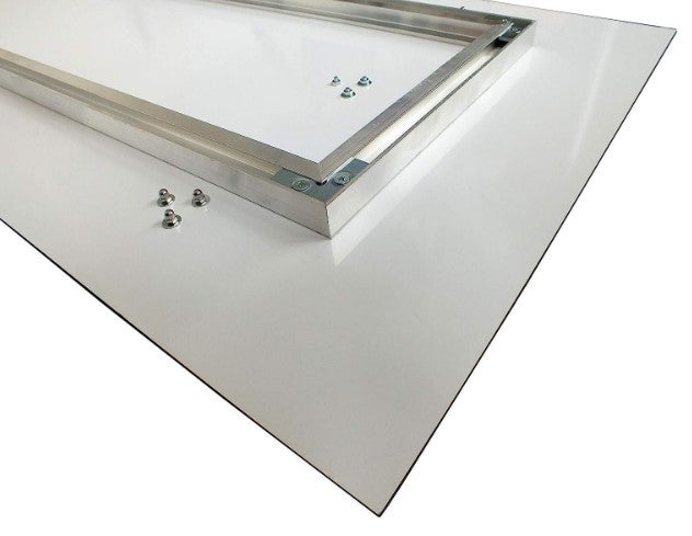 Aluminiumrahmen und Befestigungsmaterial für eine Montageplatte