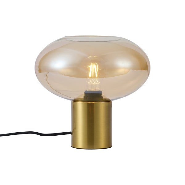 Moderne Tischleuchte mit goldfarbenem Metallsockel und bernsteinfarbenem, ovalem Glasschirm inklusive sichtbarem Leuchtmittel.