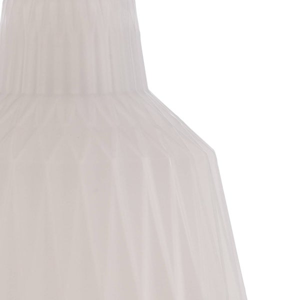 Lampenschirm aus Glas mit geriffelter Oberfläche und geometrischem Muster.