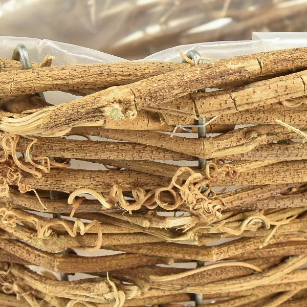 Detailansicht eines Pflanzkorbs aus Naturmaterialien