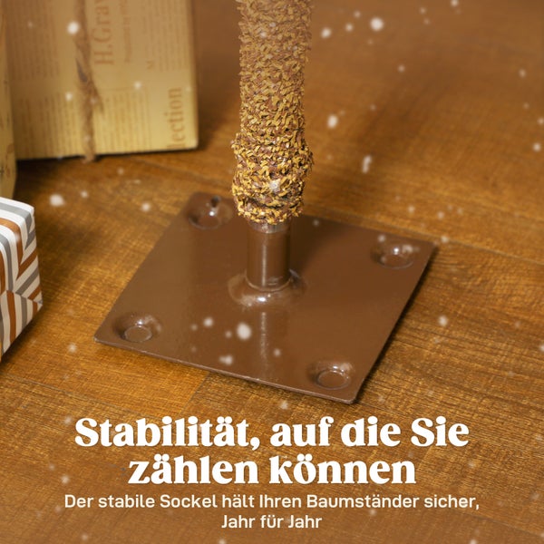 Stabiler quadratischer Metall-Christbaumständer auf einem Holzboden mit Geschenken im Hintergrund.