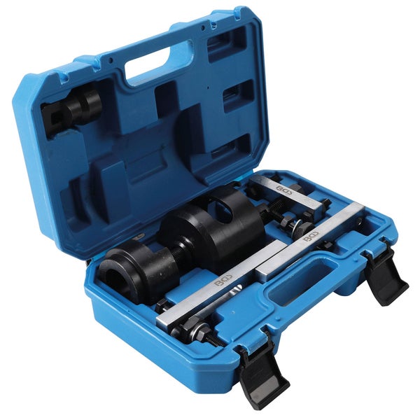 Werkzeugsatz mit Abziehern und Adaptern im blauen Koffer