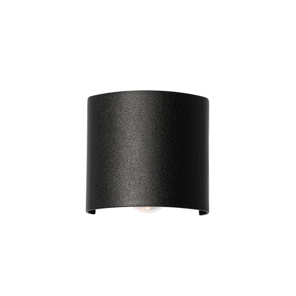 Schwarze Wandleuchte aus Metall, gebogene Form mit sichtbarem Leuchtmittel an der Unterseite.