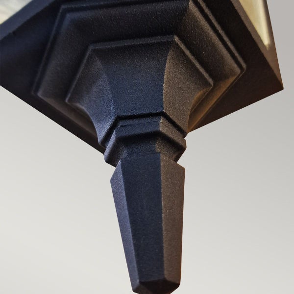 Detailansicht einer Außenleuchte aus Metall