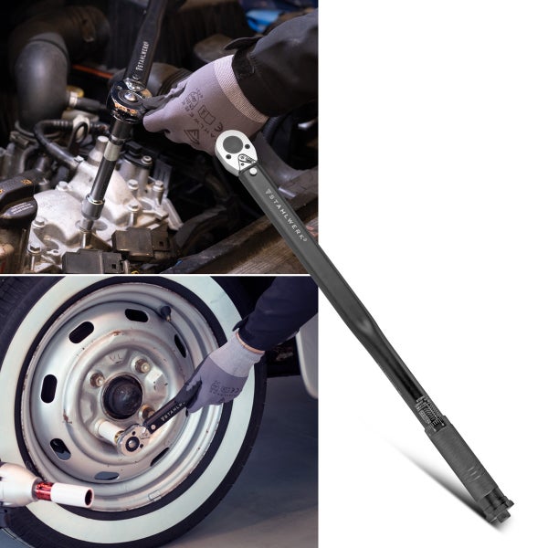 Flur mit Rosenmuster-Tapete, Garderobe, Kleidung und Stiefeln