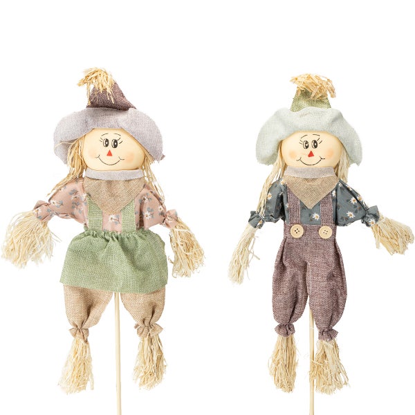 Zwei dekorative Vogelscheuchenfiguren mit Strohdetails und Stoffkleidung